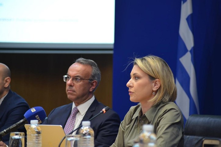 Ο Υπουργός Υποδομών και Μεταφορών, Χρήστος Σταϊκούρας και η Υφυπουργός, αρμόδια για τις Μεταφορές, Χριστίνα Αλεξοπούλου.